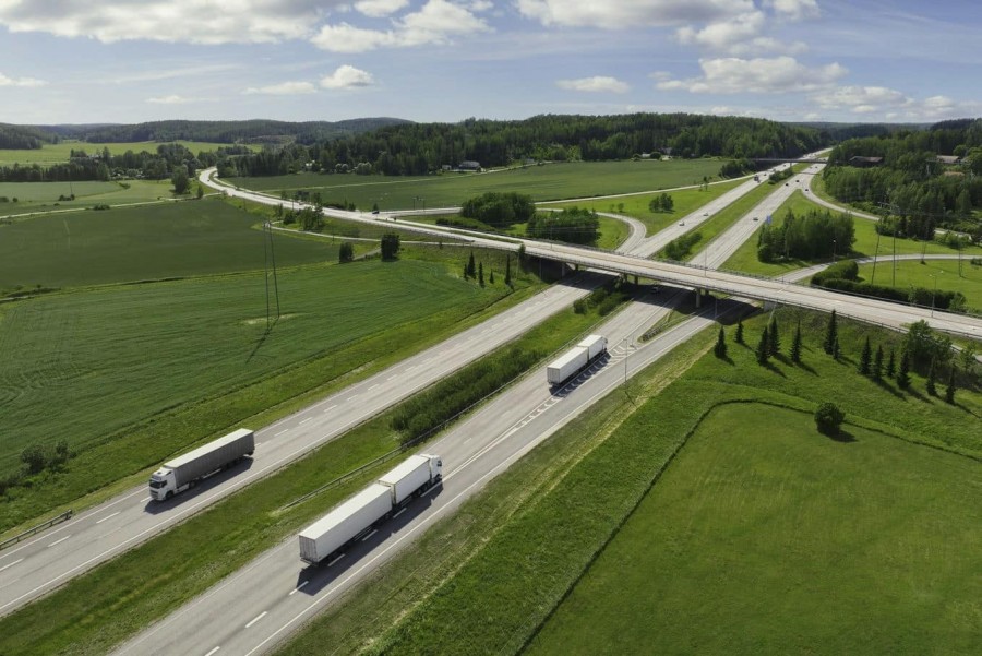Najlepsze trasy i formy transportu do Finlandii – porównanie czasu i kosztów